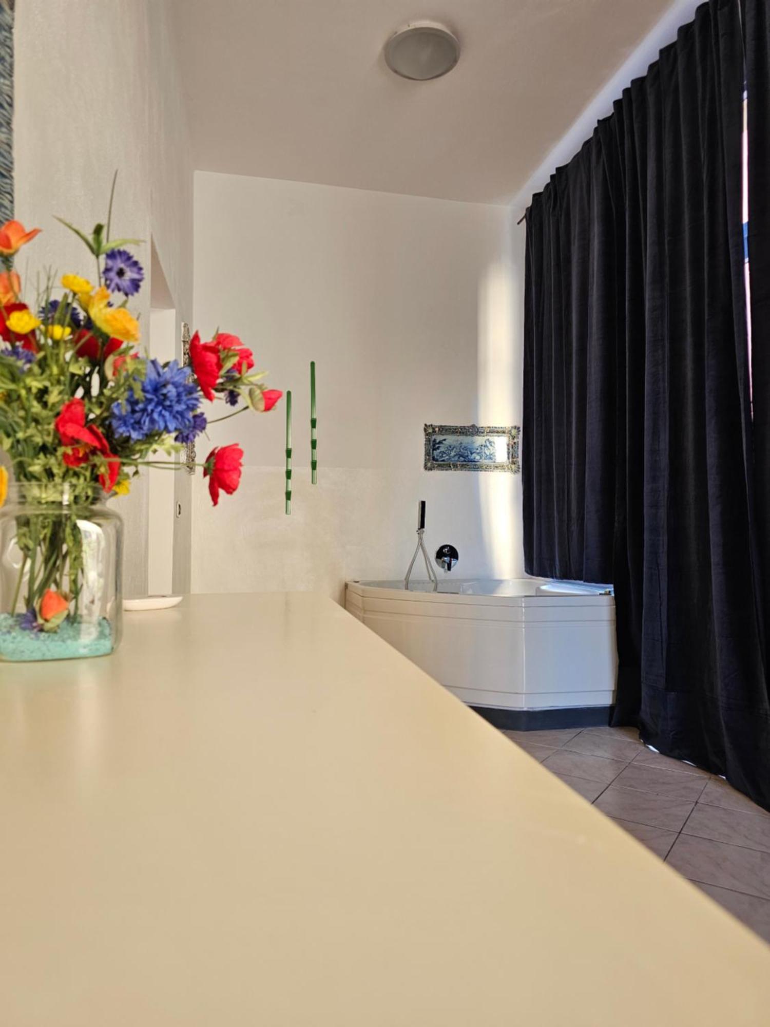 Casa Atena, Spaziosa, Romantica Con Idromassaggio Privato Varazze Exterior foto
